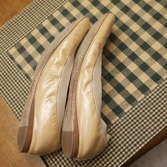 Tan leather Tory Burch ballet flats. Size 7 - Picture 6 of 9